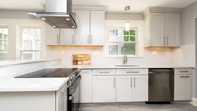 34 Lewis Rd in Belmont, MA - Building Photo - Building Photo