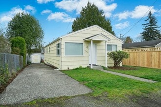 9052 12th Ave NW in Seattle, WA - Building Photo - Building Photo