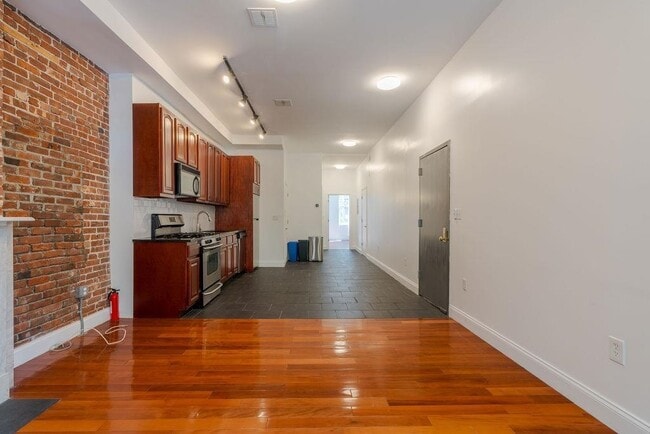 604 1/2 Grove St in Jersey City, NJ - Foto de edificio - Building Photo