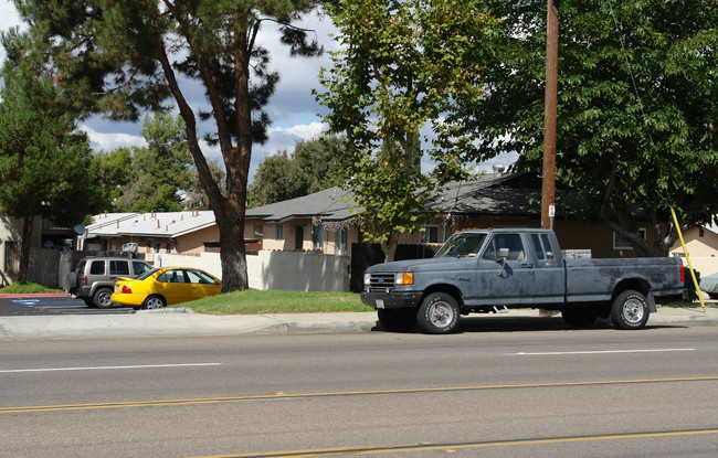 878 E Chase Ave in El Cajon, CA - Building Photo - Building Photo