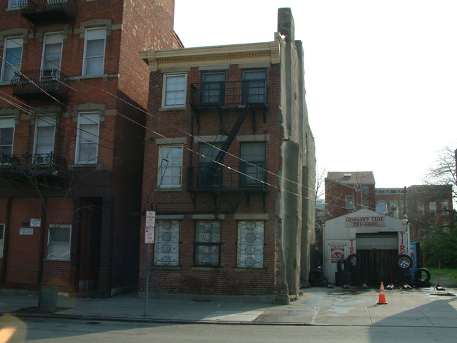 East Apartments in Cincinnati, OH - Building Photo - Building Photo