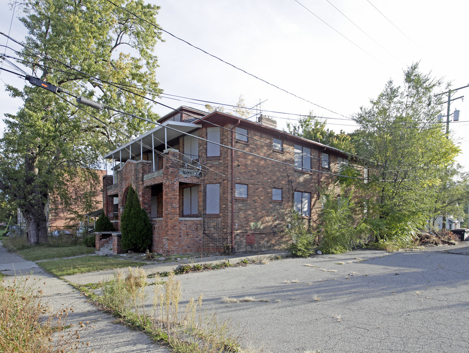 16 Murphy Ave in Pontiac, MI - Building Photo