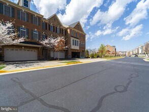 22595 Windsor Locks Square in Ashburn, VA - Building Photo - Building Photo