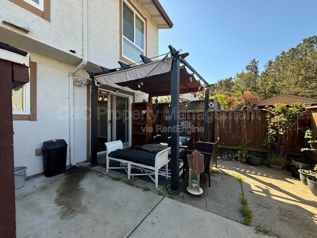 1252 Marionola Way in Pinole, CA - Building Photo - Building Photo