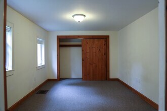 87 Christian St, Unit 4 in White River Junction, VT - Building Photo - Building Photo