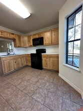 112 Ave O in Johnson City, TX - Building Photo - Building Photo