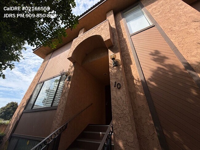 property at 816 W Naomi Ave