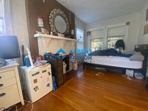 200 Commonwealth Ave, Unit 1 in Chestnut Hill, MA - Building Photo - Building Photo