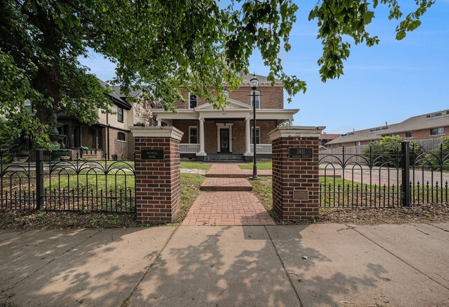 3611 Jackson St in Omaha, NE - Foto de edificio - Building Photo