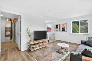 2529-2529 SE 136th Ave in Portland, OR - Building Photo