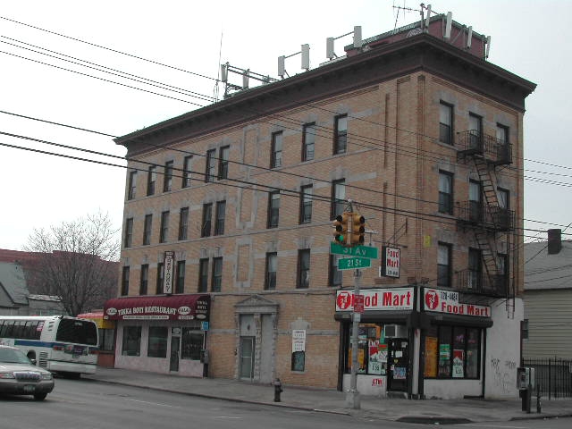 1458 31st Ave in Astoria, NY - Foto de edificio