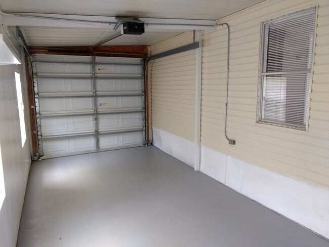7174 Fairlane Ave in Brooksville, FL - Building Photo - Building Photo