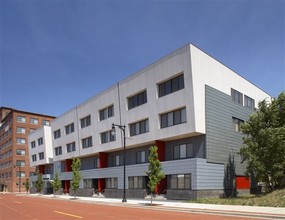 Metropolitan Park Apartments in Grand Rapids, MI - Building Photo - Building Photo