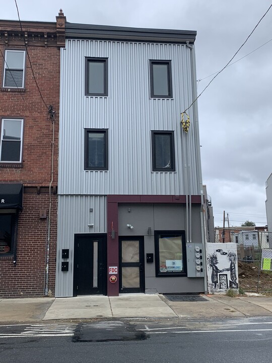 2444 Frankford Ave in Philadelphia, PA - Building Photo