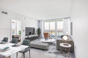 540 West Ave, Unit 2211 in Miami Beach, FL - Building Photo