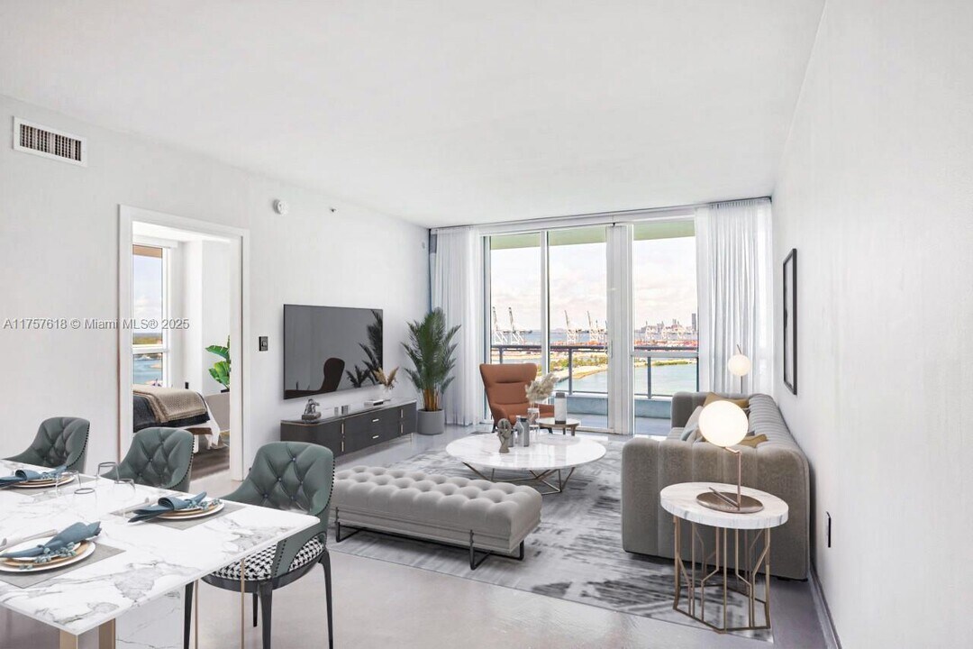 540 West Ave, Unit 2211 in Miami Beach, FL - Building Photo