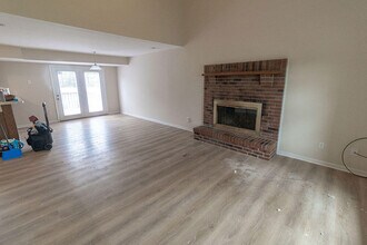 1915 Mirtle Grove Ct in Columbia, MO - Building Photo - Building Photo