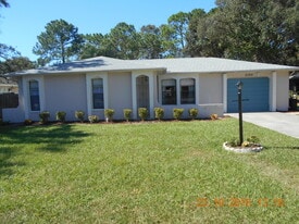 2365 Gallagher Ave in Spring Hill, FL - Building Photo
