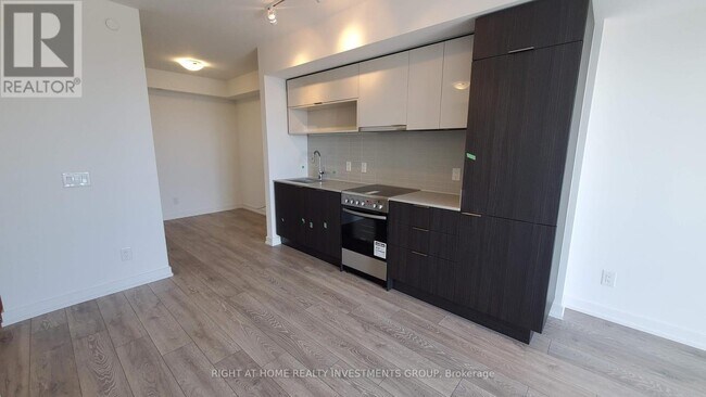 159-3159 Wellesley St E in Toronto, ON - Building Photo - Building Photo