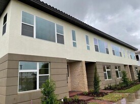 10024 Sunnifa Aly in Orlando, FL - Building Photo