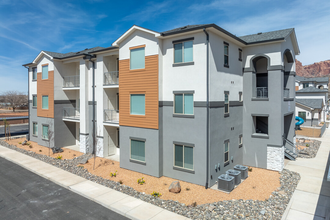 Cottonwood Village in Colorado City, AZ - Foto de edificio