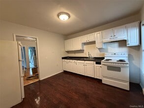 190 Winnikee Ave in Poughkeepsie, NY - Building Photo - Building Photo