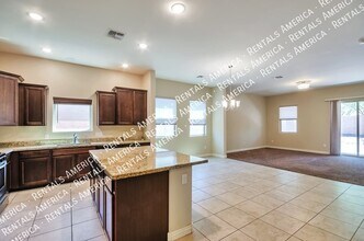9845 N Buzzing Bee Trail in Marana, AZ - Building Photo - Building Photo