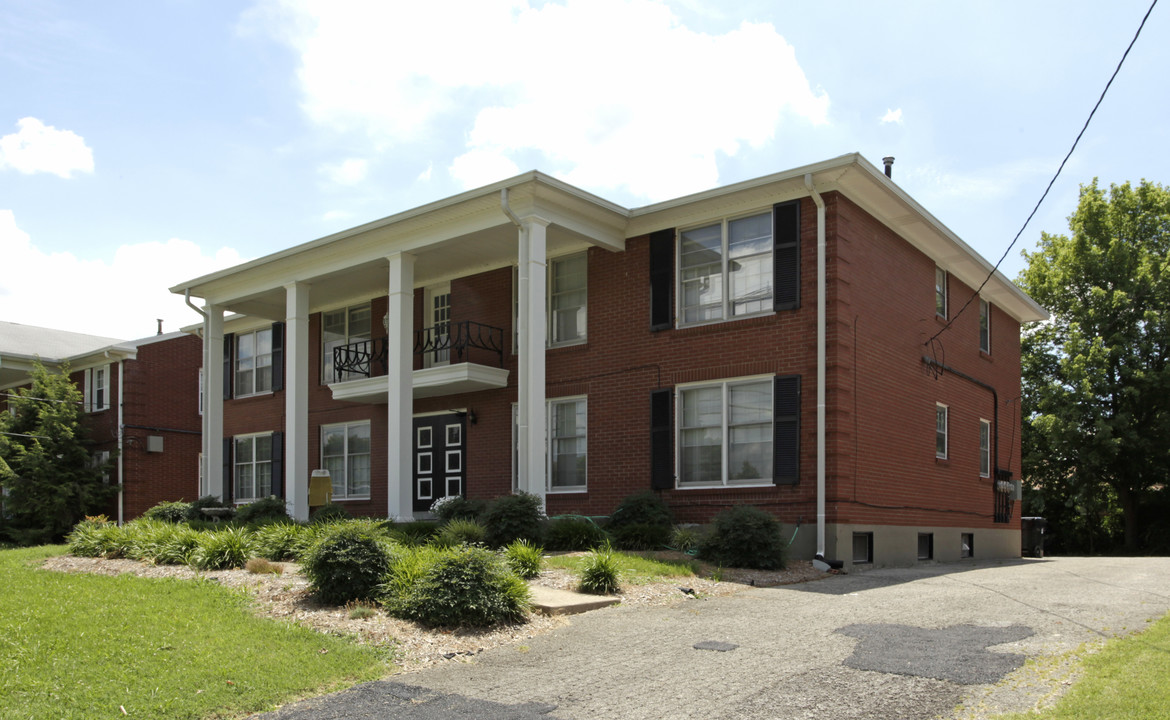 1930 Gardiner Ln in Louisville, KY - Building Photo