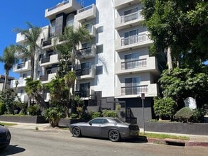 Casa El Cerrito in Los Angeles, CA - Building Photo - Building Photo