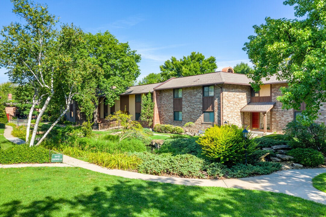 Villa Medici Apartments in Overland Park, KS - Building Photo