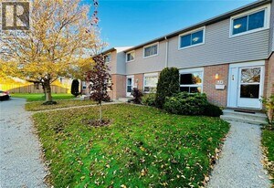 210 Carlyle Dr in London, ON - Building Photo