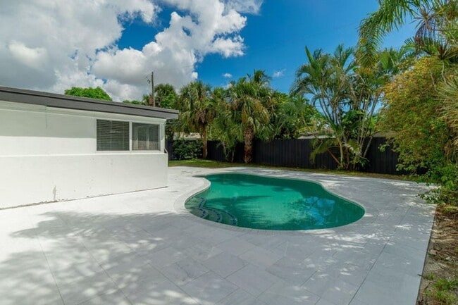 4330 NE 13th Ave in Oakland Park, FL - Building Photo - Building Photo