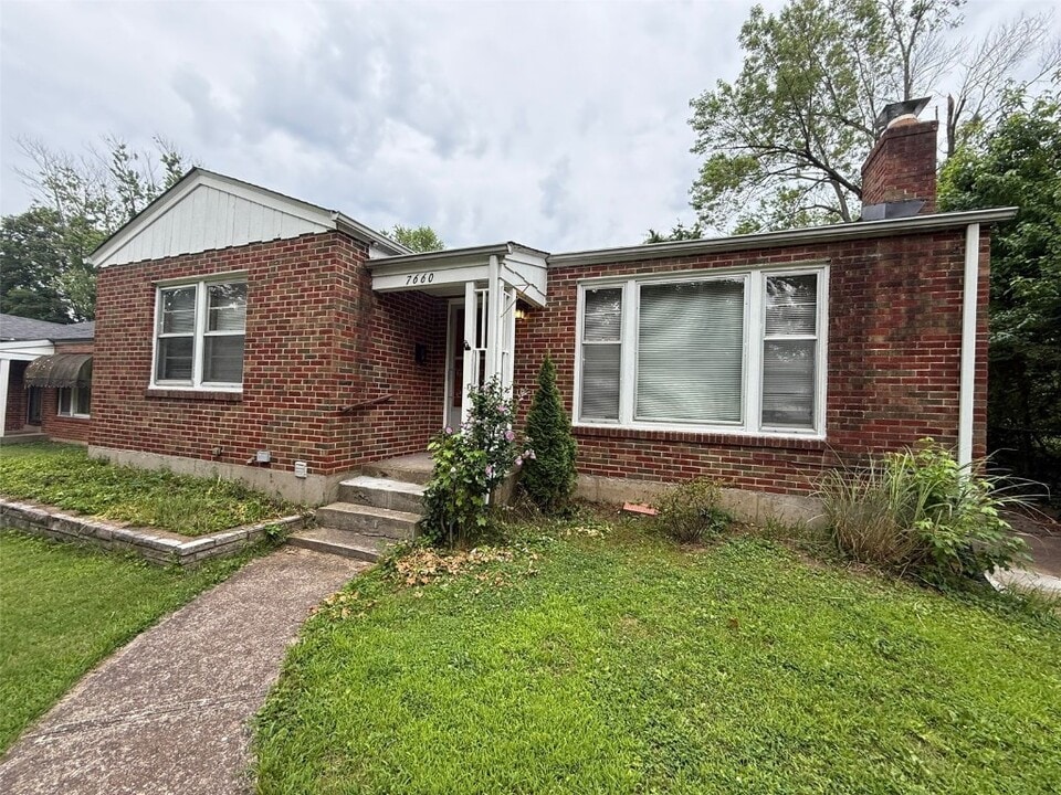 7660 Horatio Dr in St. Louis, MO - Building Photo
