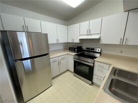 8234 Key Royal Cir in Naples, FL - Building Photo