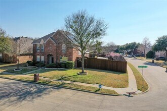 9333 Fairmont Dr in Frisco, TX - Building Photo - Building Photo