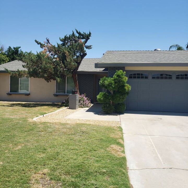 700 Hewlett St in Bakersfield, CA - Foto de edificio