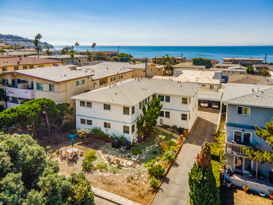 313 Calle Miramar in Redondo Beach, CA - Building Photo