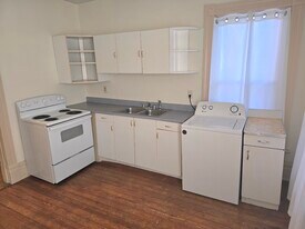 2614 Broad Ave, Unit 2nd floor in Altoona, PA - Building Photo