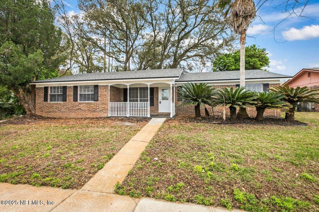 8458 Grampell Dr in Jacksonville, FL - Building Photo