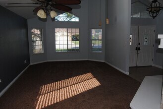 9305 Brookstone Ct in Bakersfield, CA - Building Photo - Building Photo