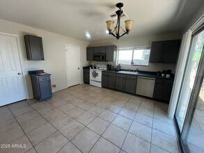 2274 E Hazeltine Way in Chandler, AZ - Building Photo - Building Photo