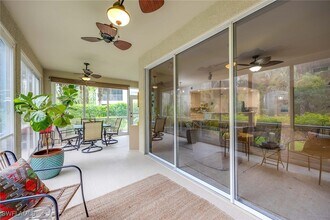 1786 Tarpon Bay Dr S in Naples, FL - Foto de edificio - Building Photo