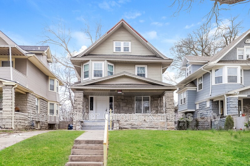 3227 S Benton Ave in Kansas City, MO - Building Photo