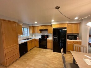 15917 Wellington Way in Truckee, CA - Building Photo - Building Photo