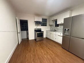 726 NW 12th Ct in Miami, FL - Building Photo - Building Photo