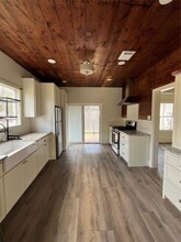 201 Drennan St in Houston, TX - Building Photo - Building Photo