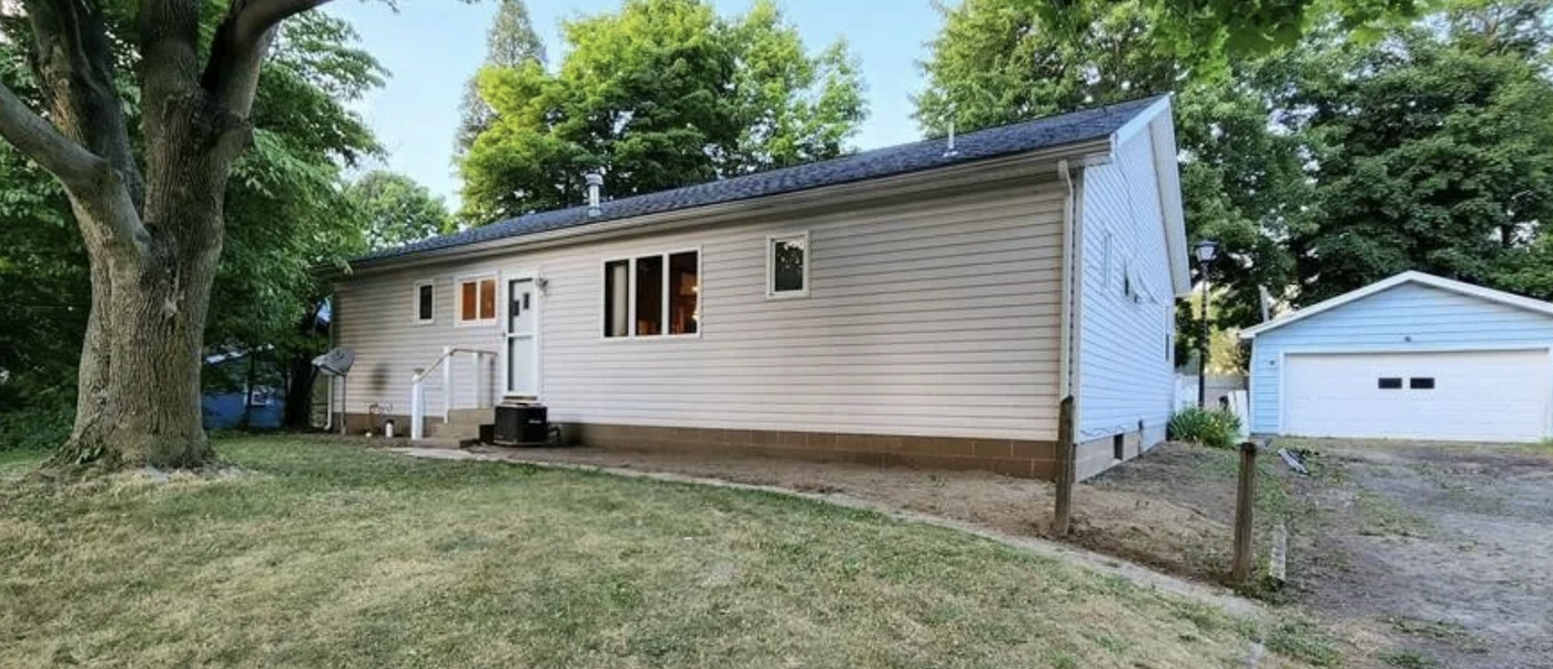 1523 Clifford Dr in Erie, PA - Building Photo