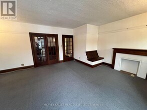 181 Jane St in Toronto, ON - Building Photo - Building Photo