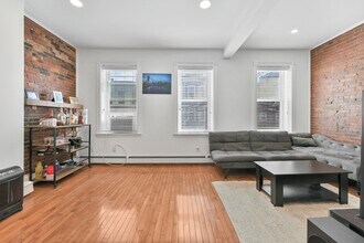 168 F St in Boston, MA - Building Photo - Building Photo