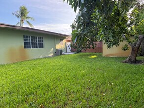 5839 NW 16th St in Sunrise, FL - Building Photo - Building Photo